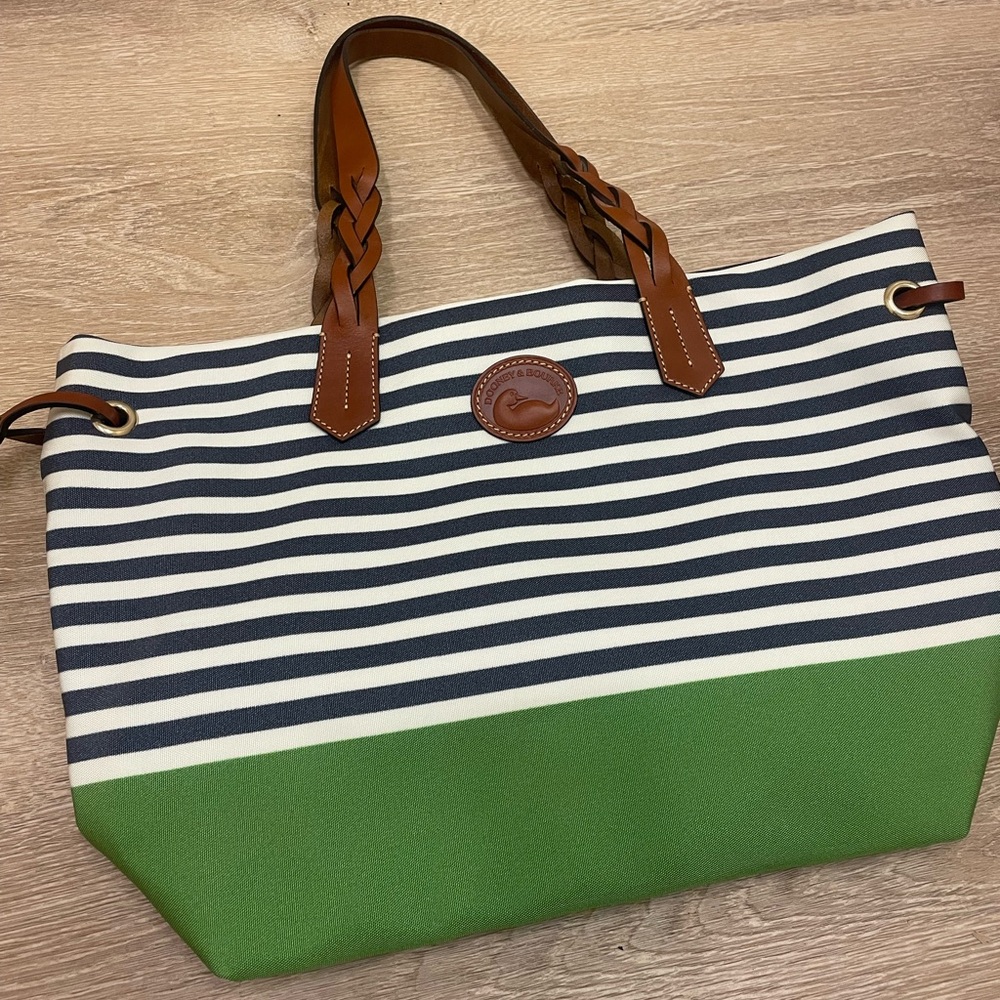 Dooney and Bourke tote
